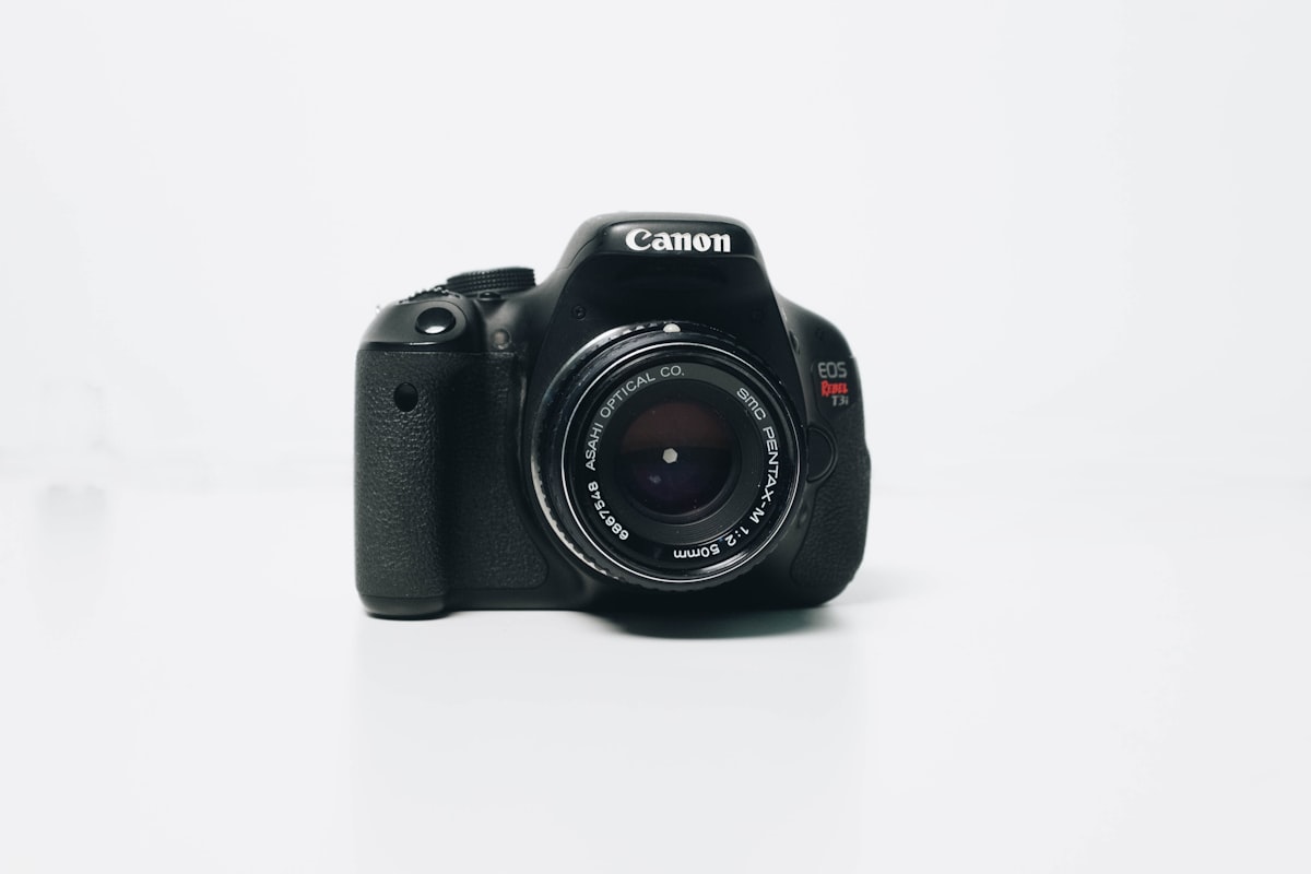 索尼A7R VI曝光：6700万像素堆栈CMOS，30张/秒连拍防抖升级到8.5档